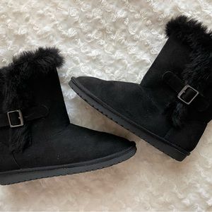 Cute Girls Black Fur Boots Size 4 (Big Girls Size)